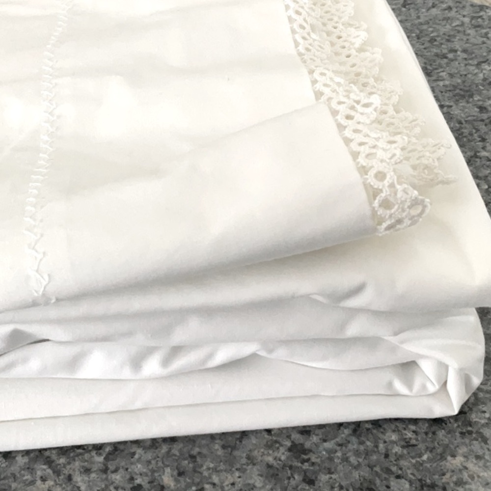 Vintage State Pride top flat sheet. White with eyelet trim.